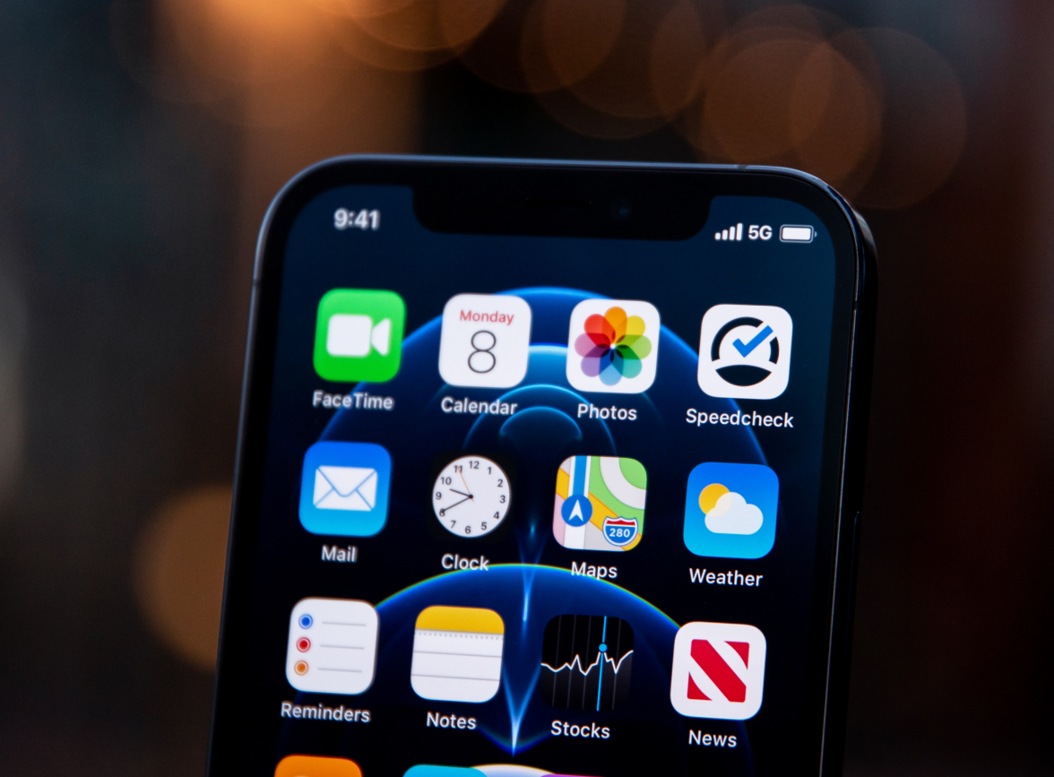静安苹果手机维修分享为什么 iPhone 12 在冬季会自动关机 